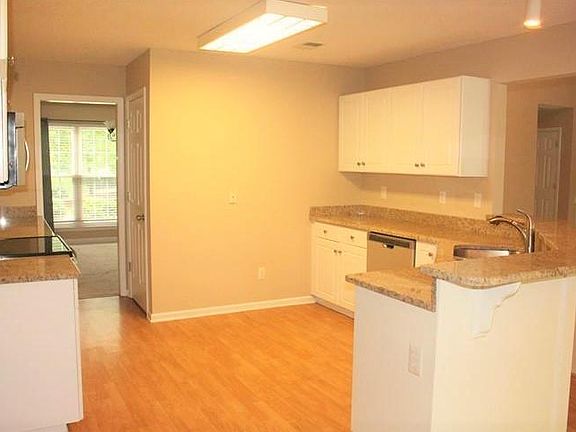 4th image of 65 Barrington Grange Ct