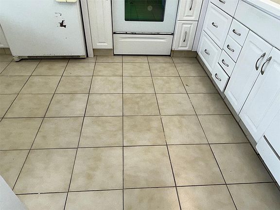 5th image of 2403 Antigua Circle #E4