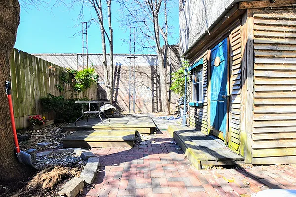 Rented by Dakis Group LLC | media 49