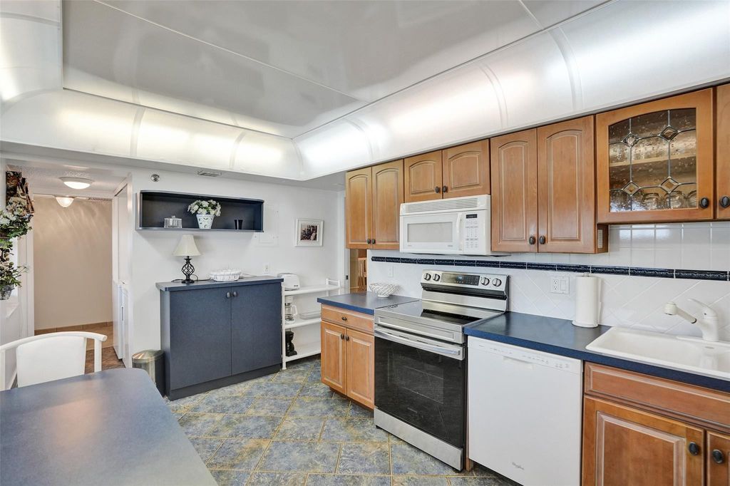 2900 N Course Drive #602, photo 6