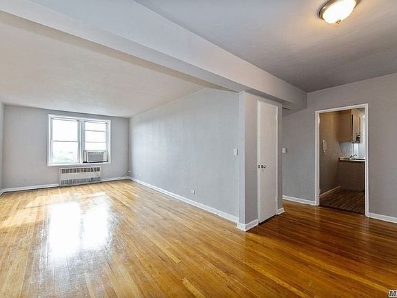 4th image of 33-01 90th St Unit 6A