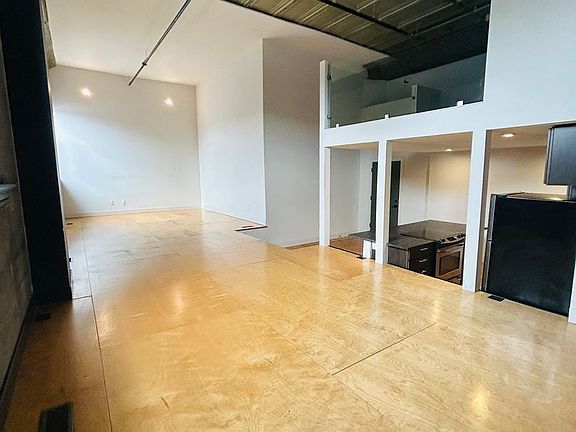 5th image of 818 Monmouth St Unit 209