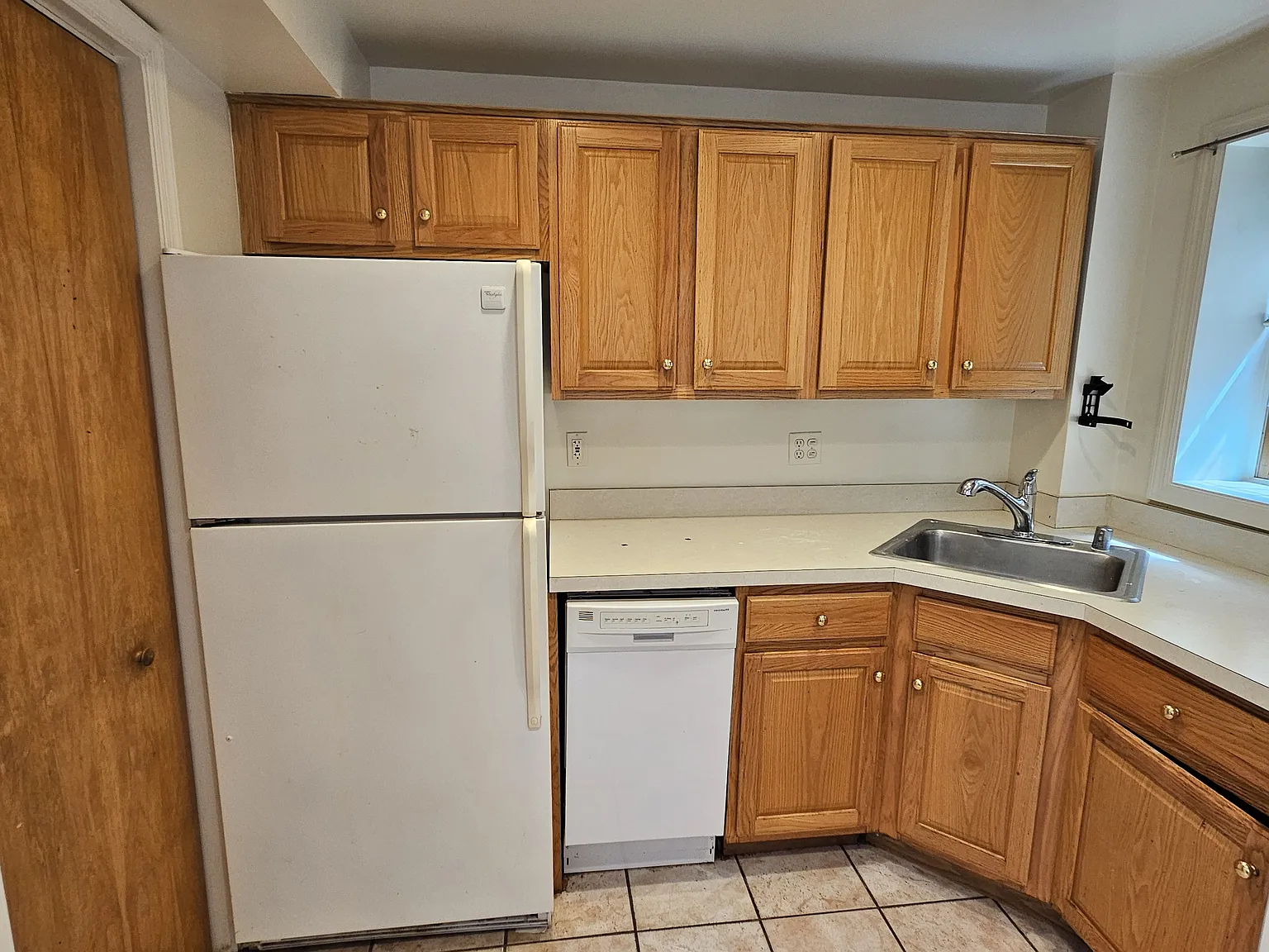 2 bed, 990 sqft, $3,000 — Photo 3