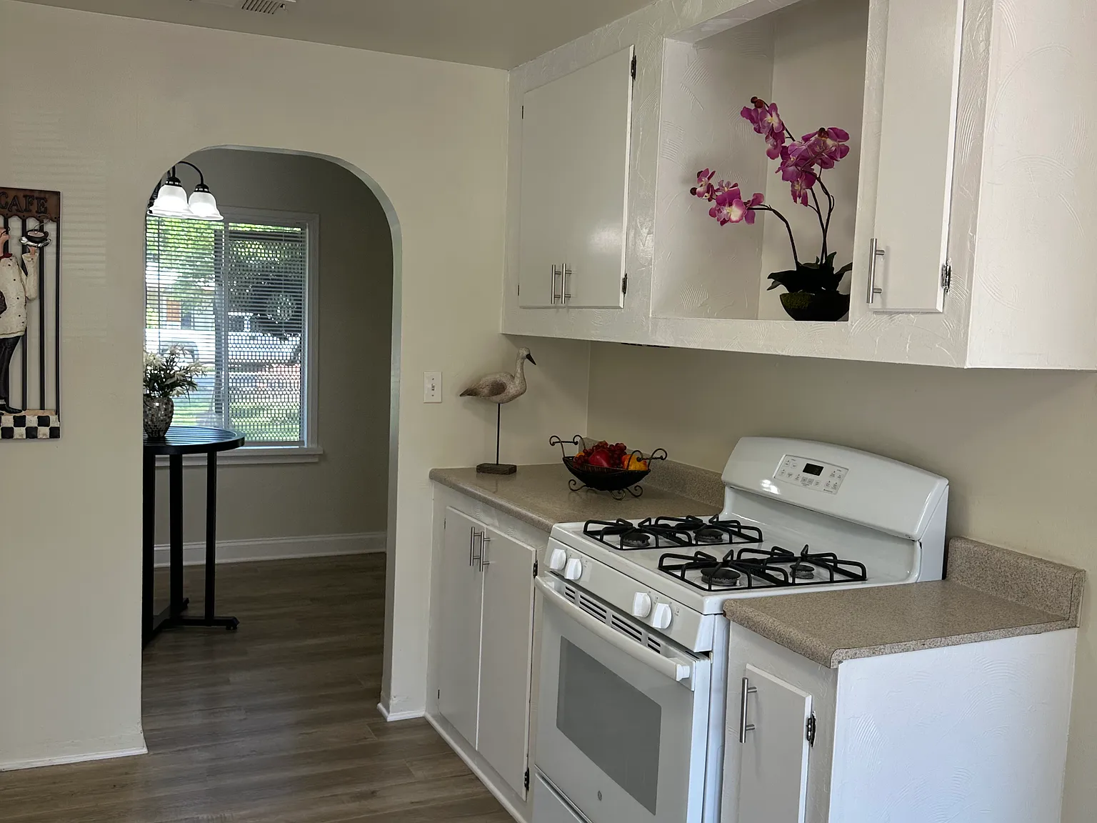 3 bed, 949 sqft, $1,747 — Photo 3