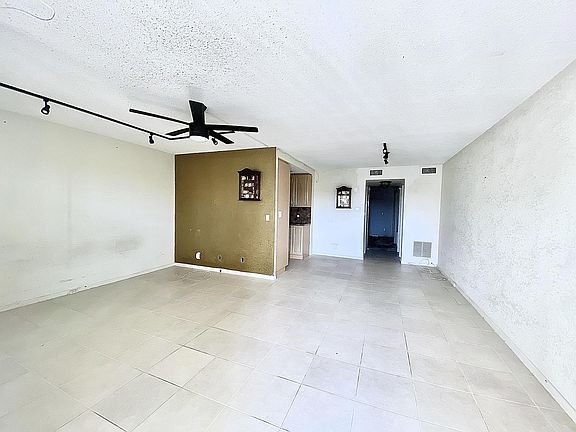 3rd image of 4071 Newport Q