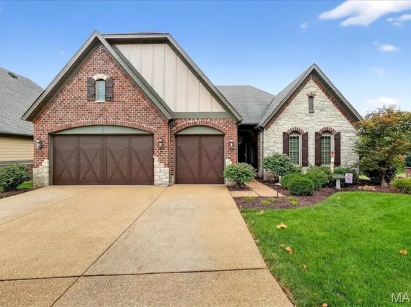 788 Village View Cir, St Albans, MO 63073