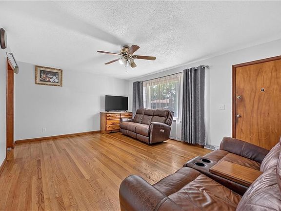 5th image of 1601 N 81st Ter