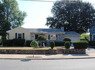 613 Academy Ave, Providence, RI 02908