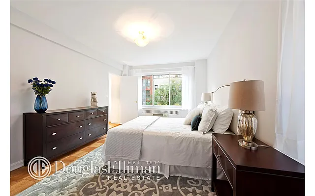 Sold by Douglas Elliman | media 16