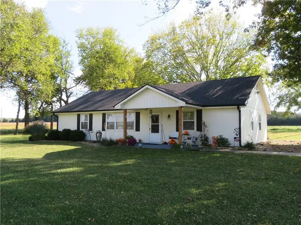 34361 W 363rd St, Osawatomie, KS 66064