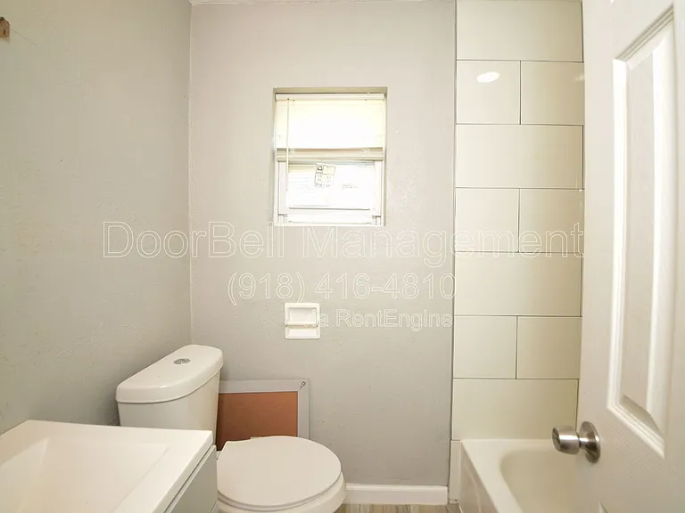 613 E Xyler St — Photo 9