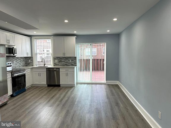5th image of 4436 Oakmont St