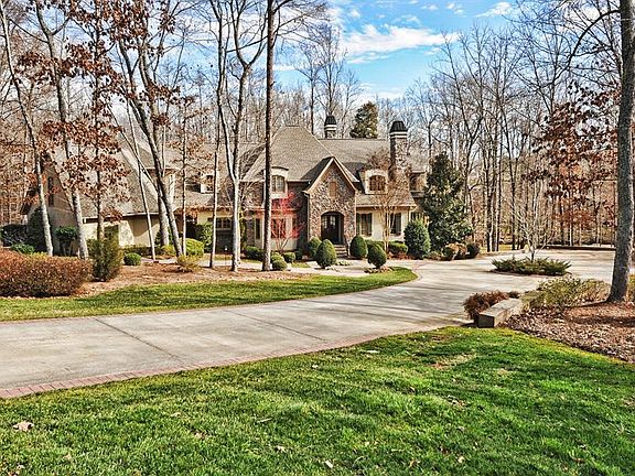 3rd image of 2034 Iverson Ln