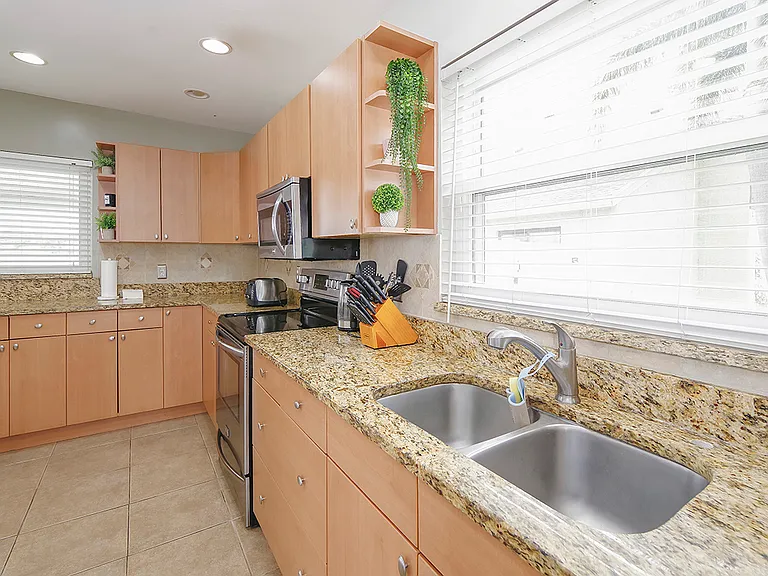 8318 Palma Vista Ln — Photo 36