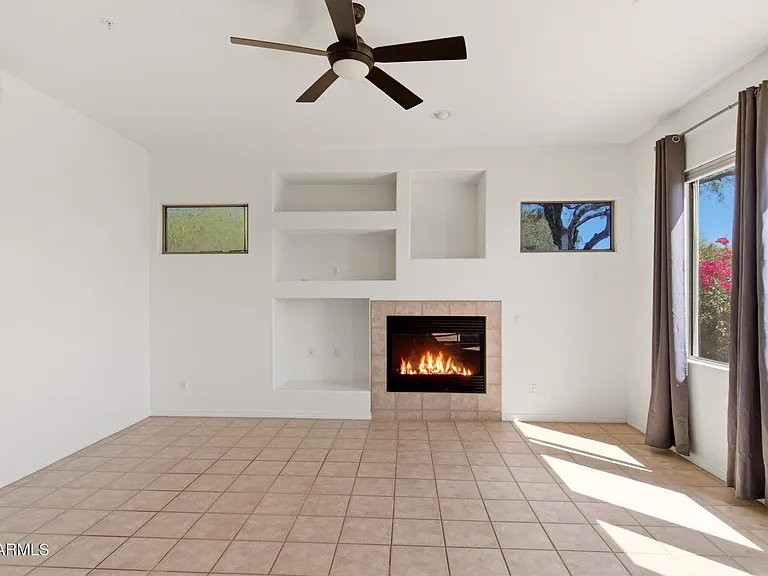 9331 E Mark Ln — Photo 3
