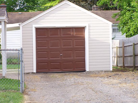 3rd image of 1116 E Forest Ave