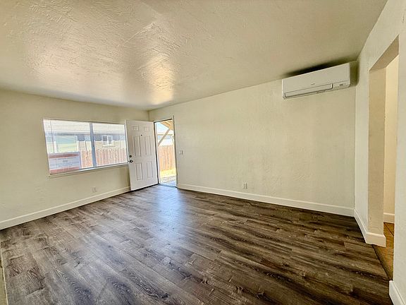 4th image of 3941 Elm St #1