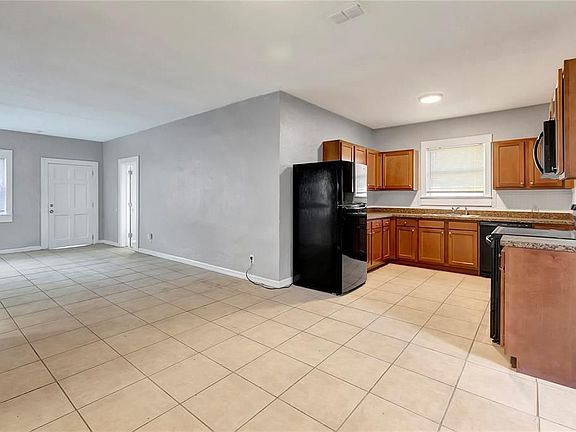 5th image of 202 E Hamilton Ave
