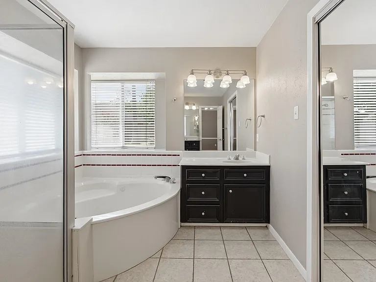 905 Winged Foot Dr — Photo 27