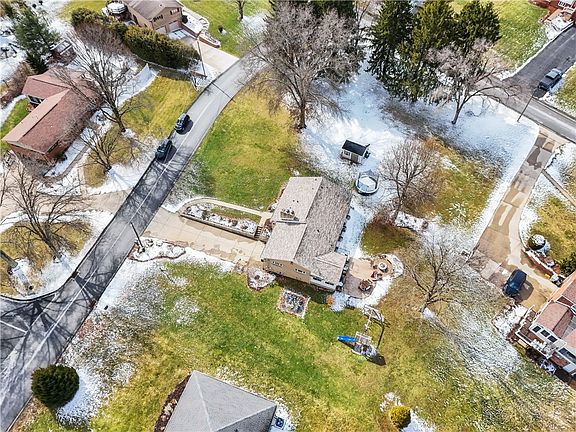 3rd image of 114 Orchard Hilands Dr