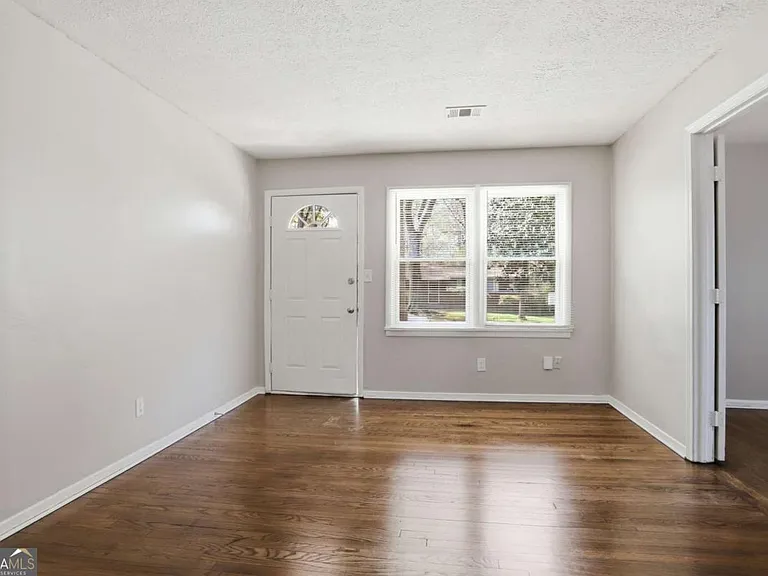 829 Bonneville Ter NW — Photo 5