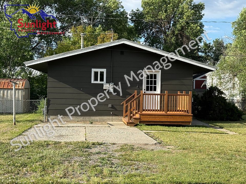 1st image of 301 1/2 Woodland Ave