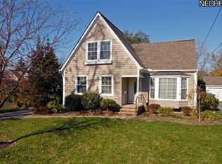 30702 Maple Dr, Bay Village, OH 44140