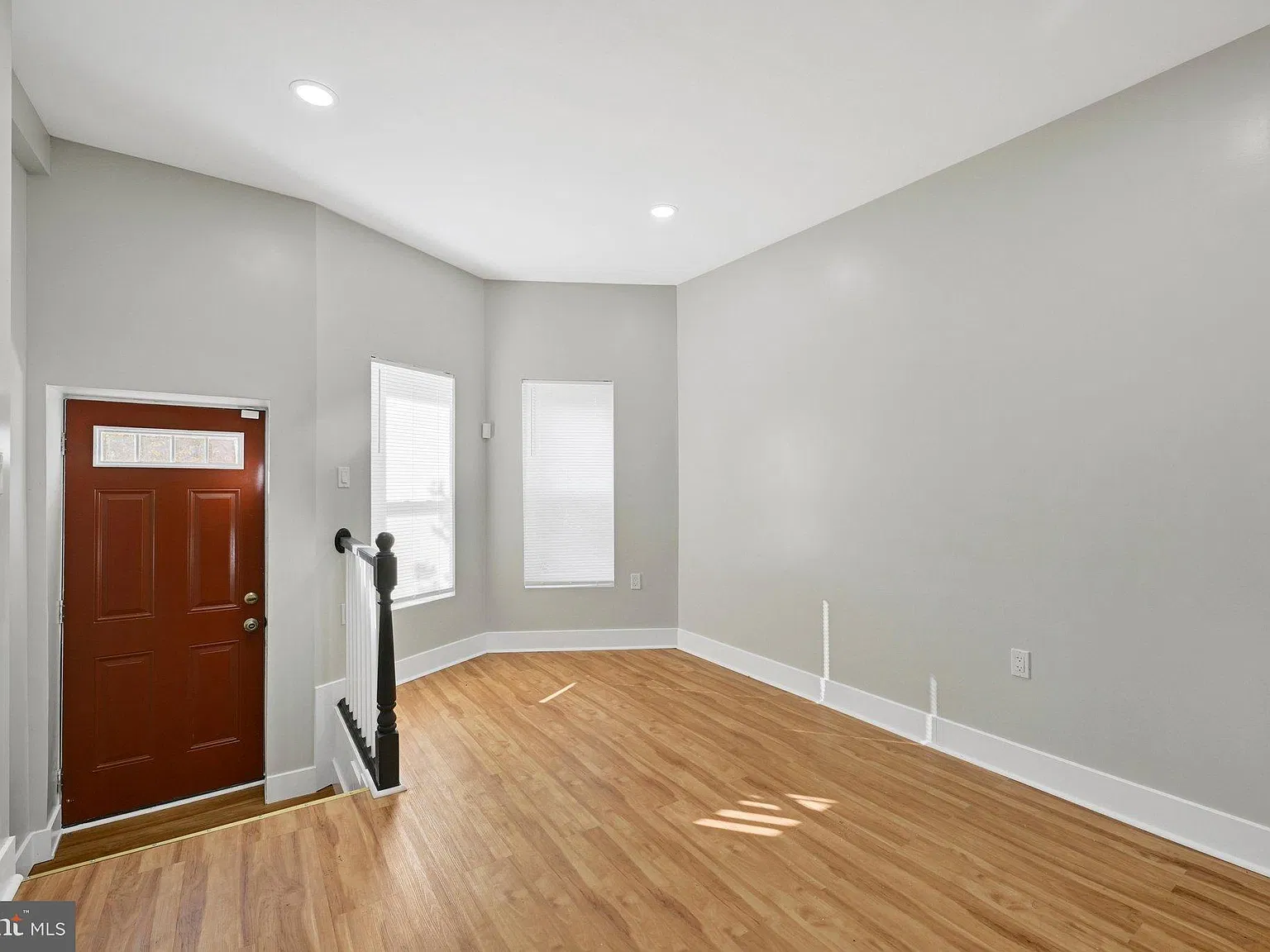 3 bed, 3.0 bath, 1200 sqft, $2,200 — Photo 4