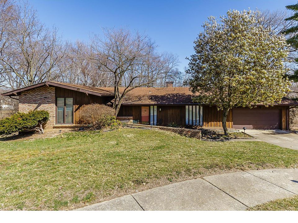 2nd image of 4 Canterbury Ct
