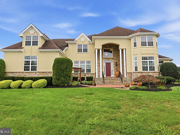 2nd image of 36 Belmont Cir