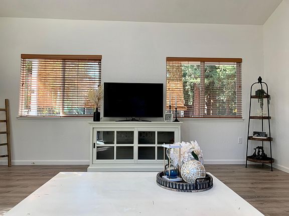 3rd image of 3112 Kirby Ln #B
