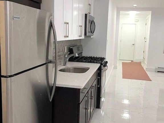 3rd image of 1140 E 53rd St