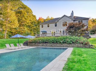 33 White Oak Ln, Southampton, NY 11968