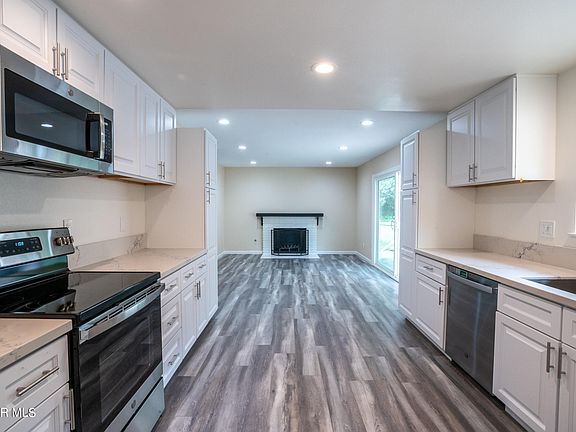 5th image of 3883 Crown Haven Ct