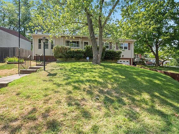 2nd image of 10503 Lavinia Dr