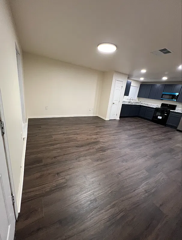3 bed, 2.0 bath, 1342 sqft, $1,850 — Photo 3