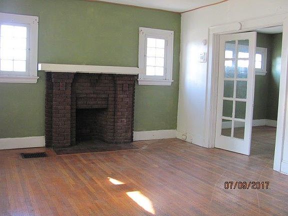 5th image of 3628 Evanston Ave