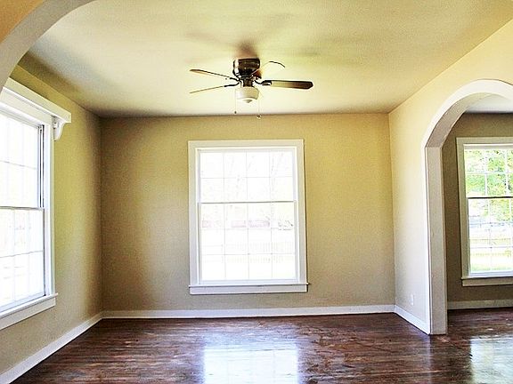 3rd image of 320 Cypress St