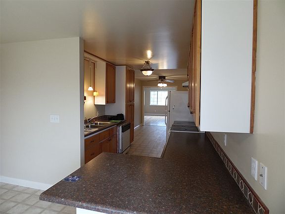 4th image of 743 Elaine St