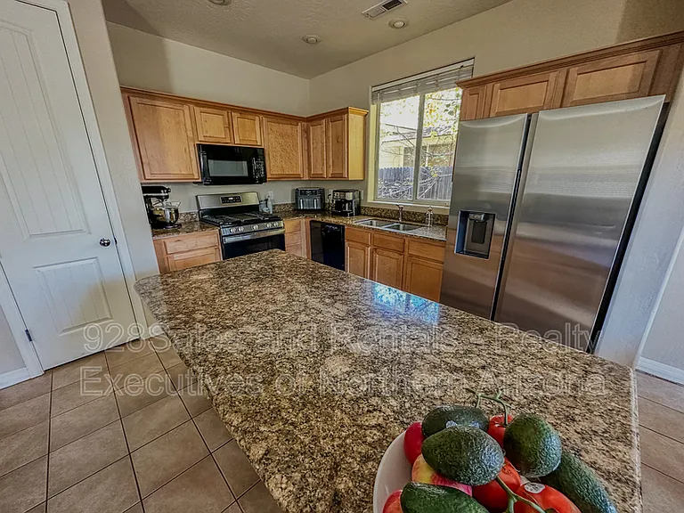 537 W Nugget Trl — Photo 13