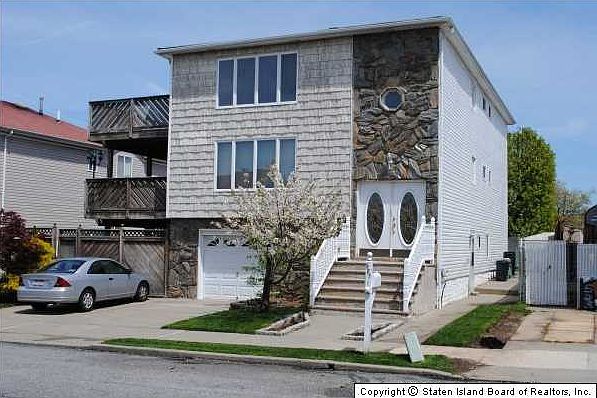1st image of 527 Eltingville Blvd