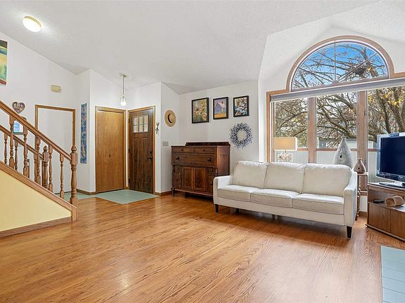 3rd image of 1319 Chamberlain Dr