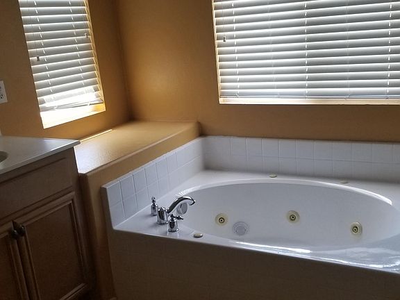 5th image of 10266 Susan Ave