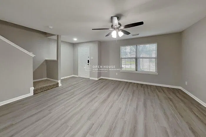 4 bed, 2.5 bath, 2508 sqft, $2,300 — Photo 4