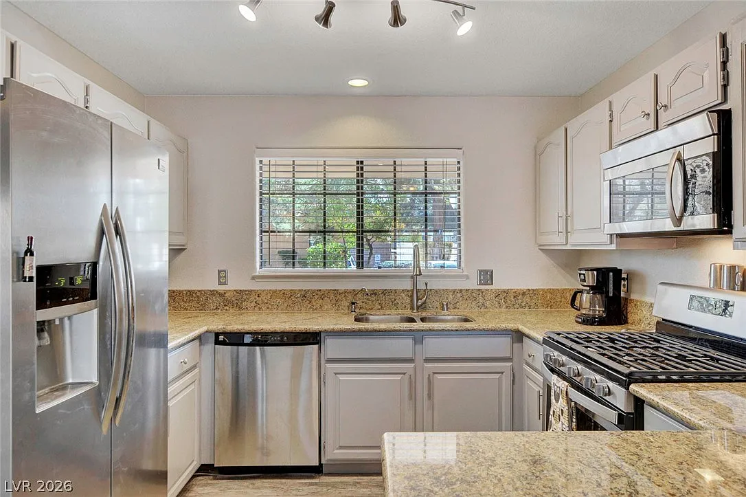 2 bed, 2.0 bath, 1272 sqft, $1,875 — Photo 2