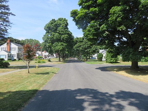 5th image of 663 Eaton Rd