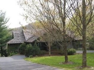 215 Meadows Ln, Banner Elk, NC 28604