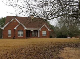 100 Whipporwill Dr, Oxford, GA
