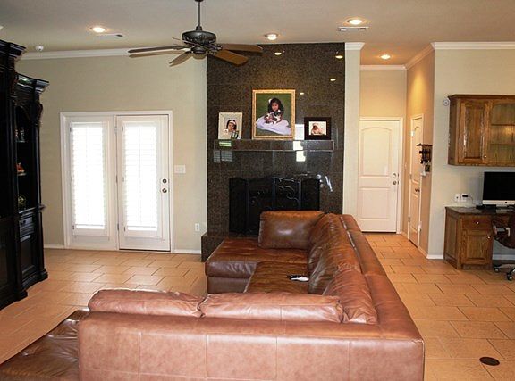2nd image of 4911 Woodhollow Dr