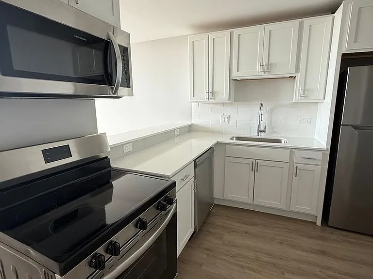 10 N Sheridan Rd. — Photo 27